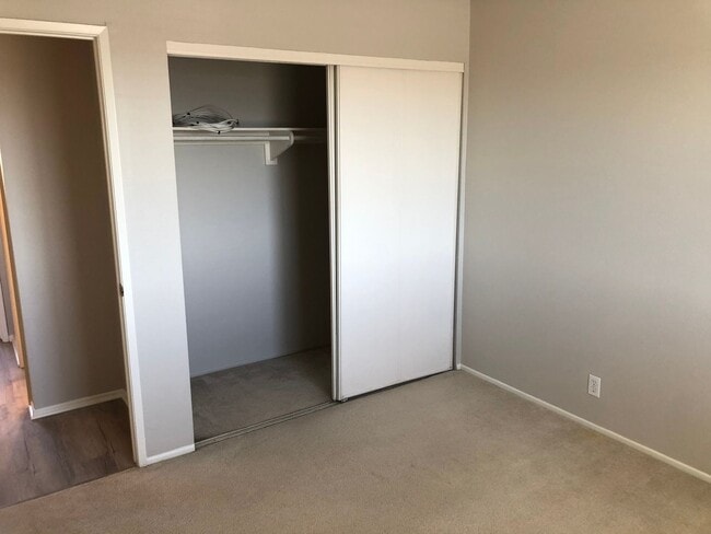 Building Photo - Wonderful 3 Bed, 1.5 Bath Upgraded Condo with Lots of Amenities