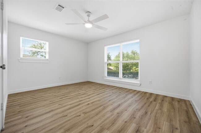 Building Photo - 3013 Conejos Dr