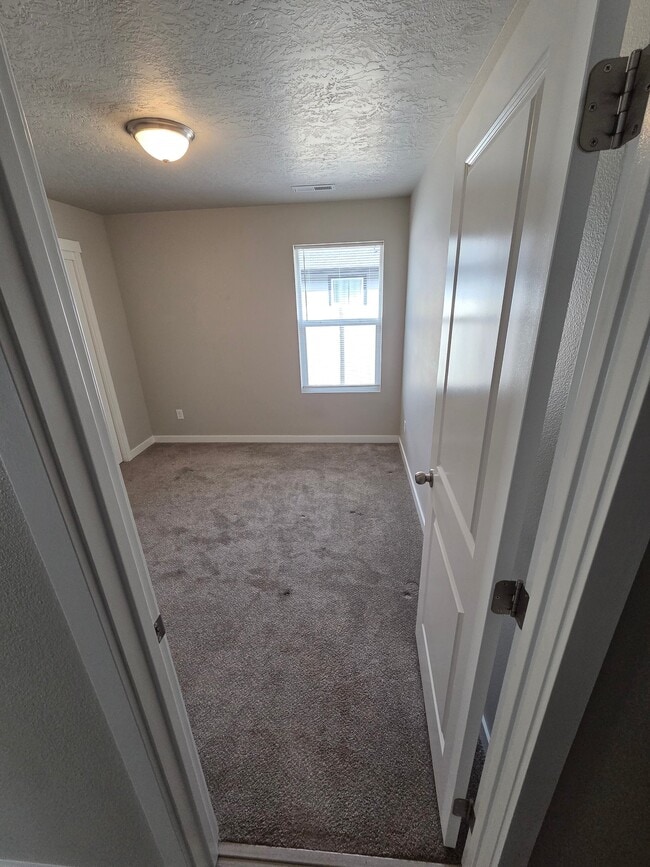 Building Photo - 17649 Desert Rdg Ave