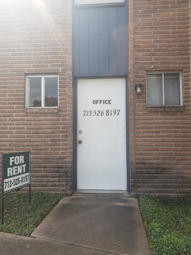 Building Photo - 3702 Southmore Blvd