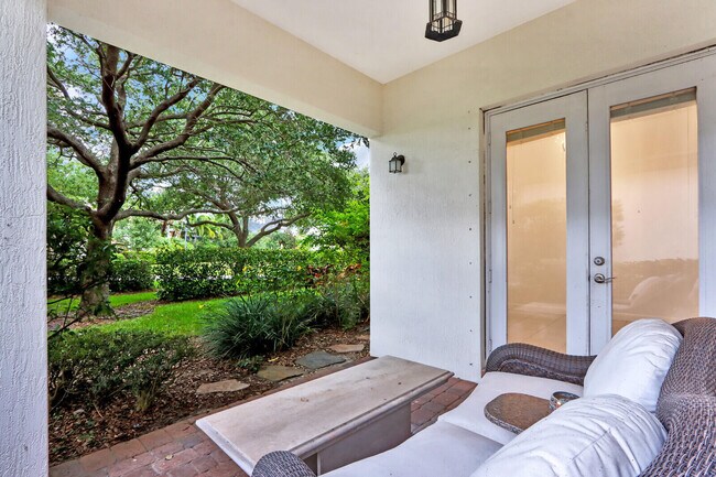 Building Photo - 1904 Flower Dr