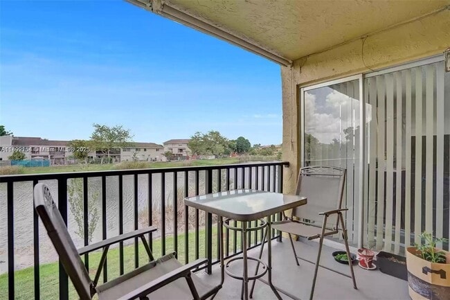 Building Photo - 15470 SW 82nd Ln