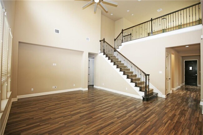 Building Photo - 400 Cheyenne Ln