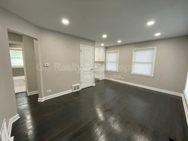 Building Photo - 4315 Stanley Ave