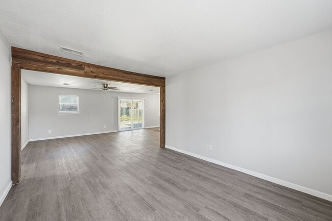 Building Photo - 2721 Ash Park Dr