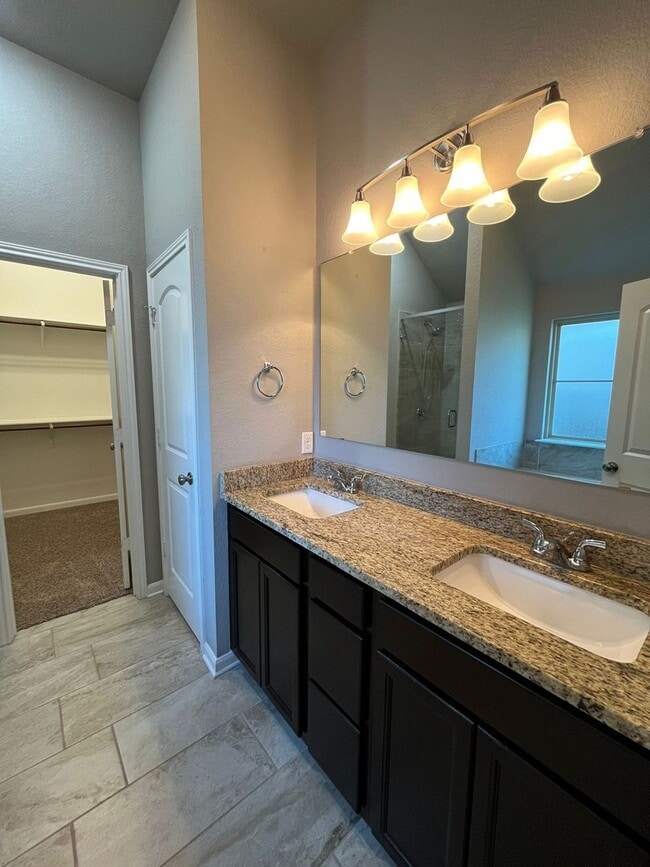 Building Photo - Beautiful 3 bed/2 bath home in great location