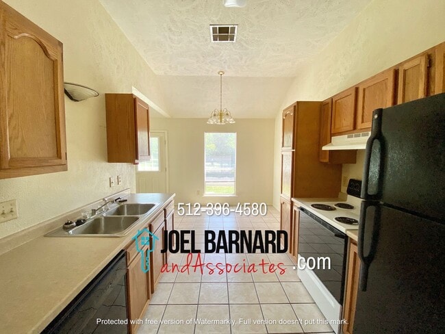Building Photo - Available August 9: 3 Bedroom, 2 Bath Stan...