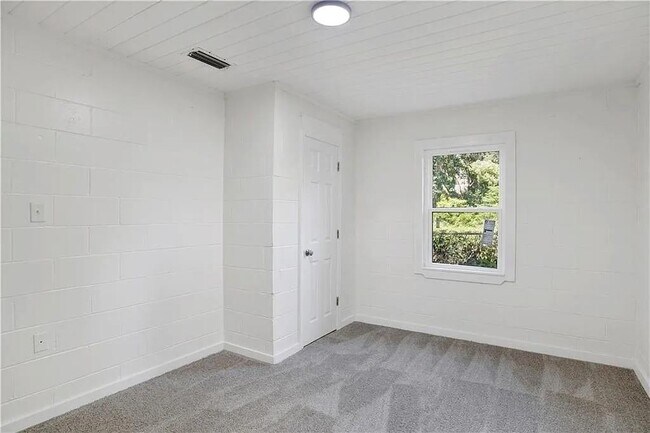 Building Photo - 956 Conti St