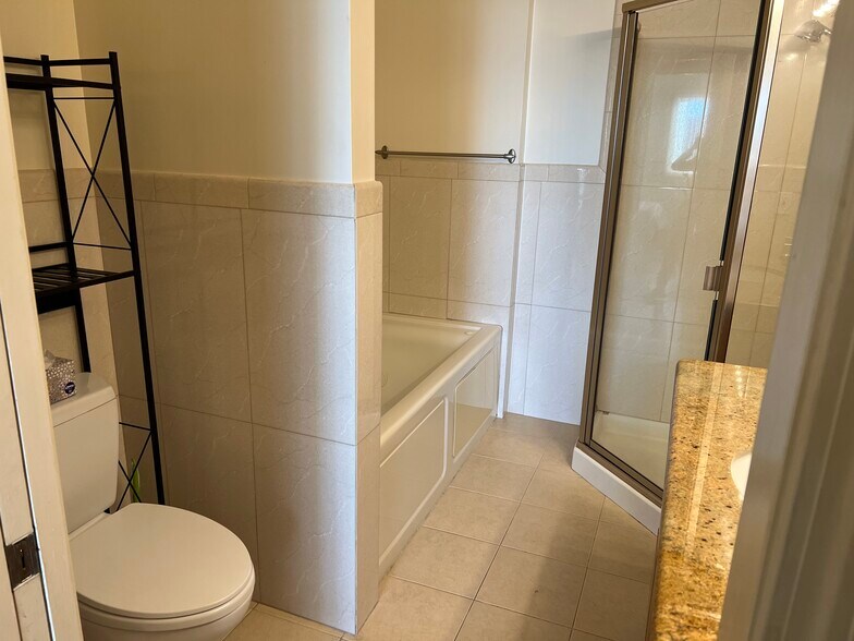 Building Photo - 681 40th Ave