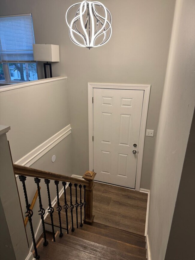 Building Photo - Spacious 4-Bedroom Home with Den, Fenced Yard & 3-Car Garage. Available Late July!