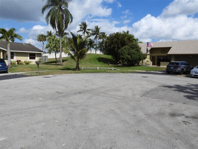 Building Photo - 9331 NW 33rd Manor