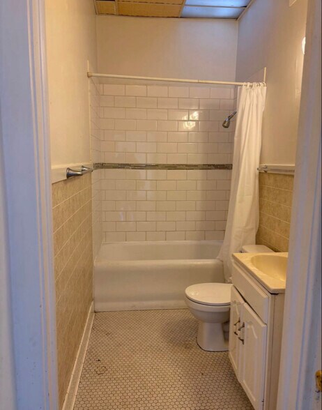 Building Photo - 146 Gooding St