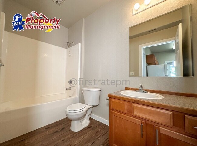 Building Photo - 272 W Mallard Dr