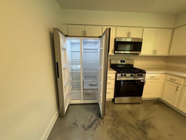 Building Photo - 4 Bedroom house with Second kitchen in basement
