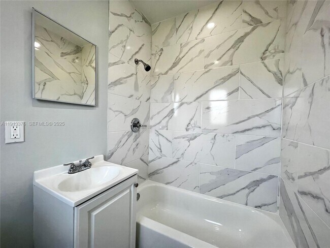 Building Photo - 806 NW 7th Terrace