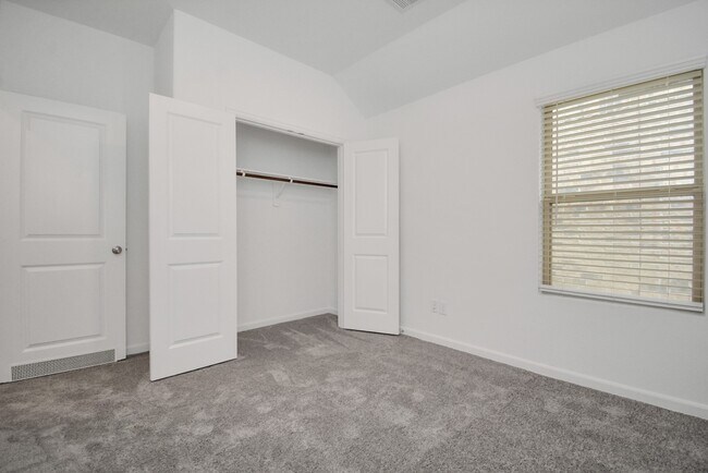 Building Photo - 15819 Kinlough Dr