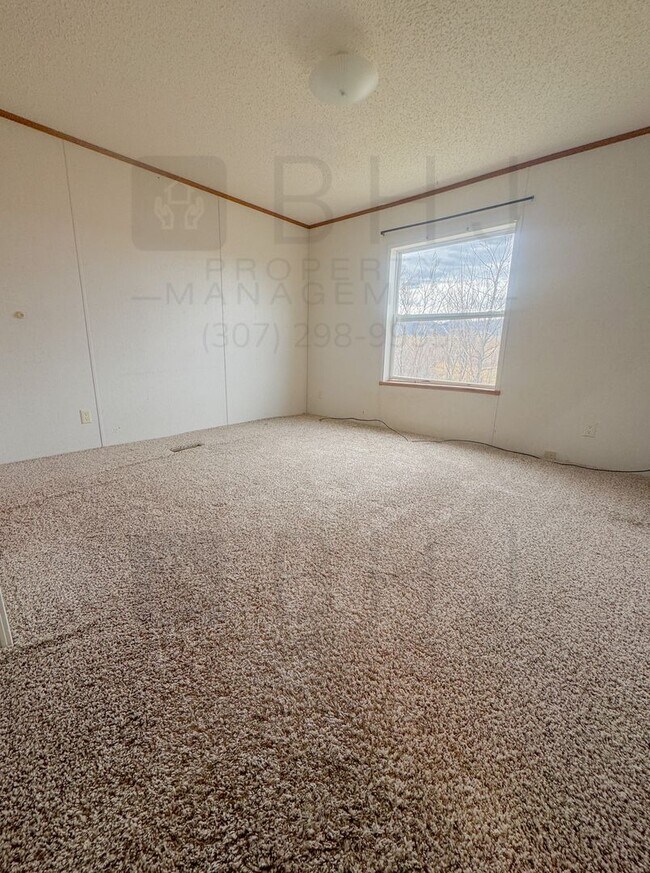 Building Photo - Dog Friendly, 3 Bed/ 2 Bath SFH