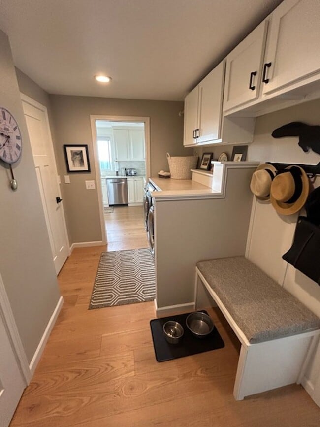 Building Photo - Furnished, Short-Term 4-6 mo. Camano Islan...