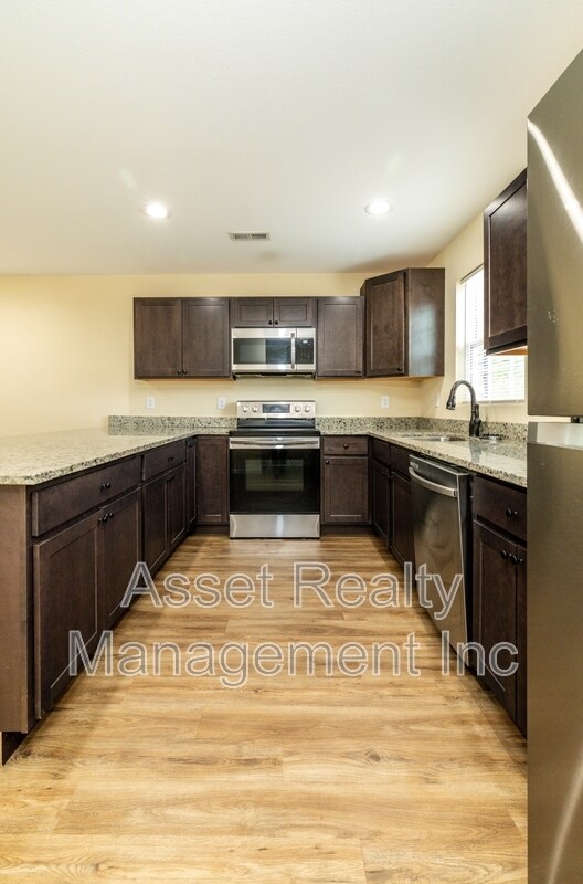 Building Photo - 910 Warrior Hill Dr