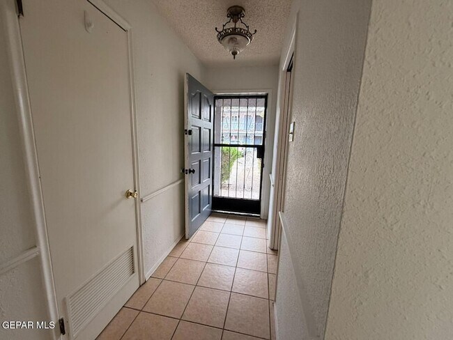 Building Photo - 6700 Escondido Dr