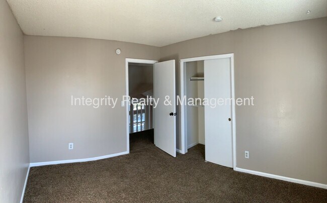 Building Photo - 5605 E Prescott Ave