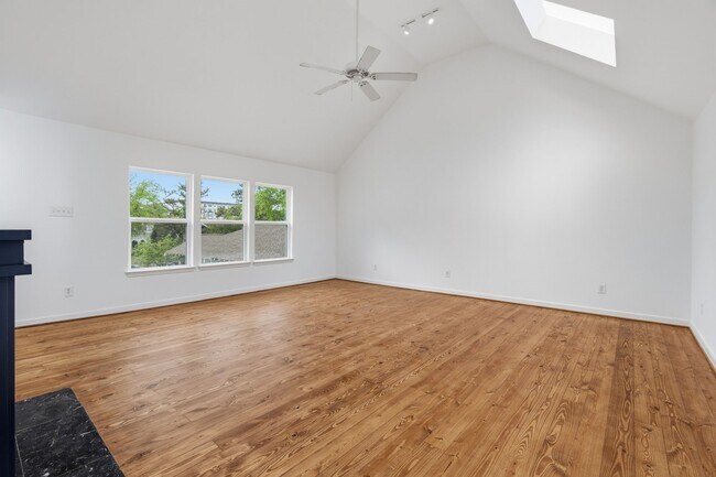 Building Photo - 1616 Kipling St