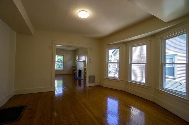 Building Photo - 971 Lancaster Ave