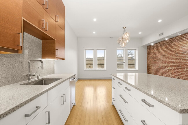 Building Photo - 343 Greenwich Ave