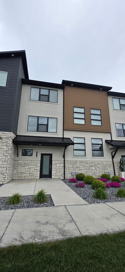 Building Photo - Rockwell Townhome in American Fork - For Rent - 3 Bedroom 2.5 Bath - Pool & Clubhouse