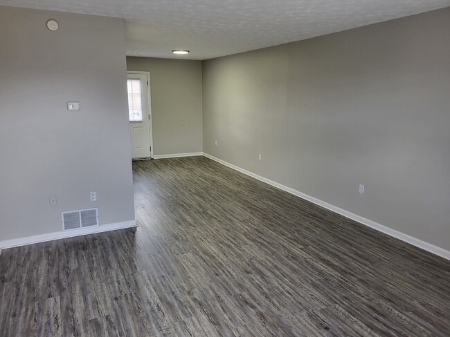 Building Photo - 335 Churchill Dr