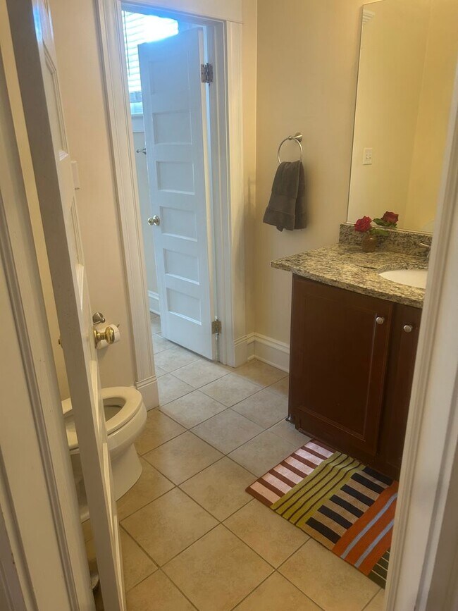 Building Photo - 3005 Monument Ave