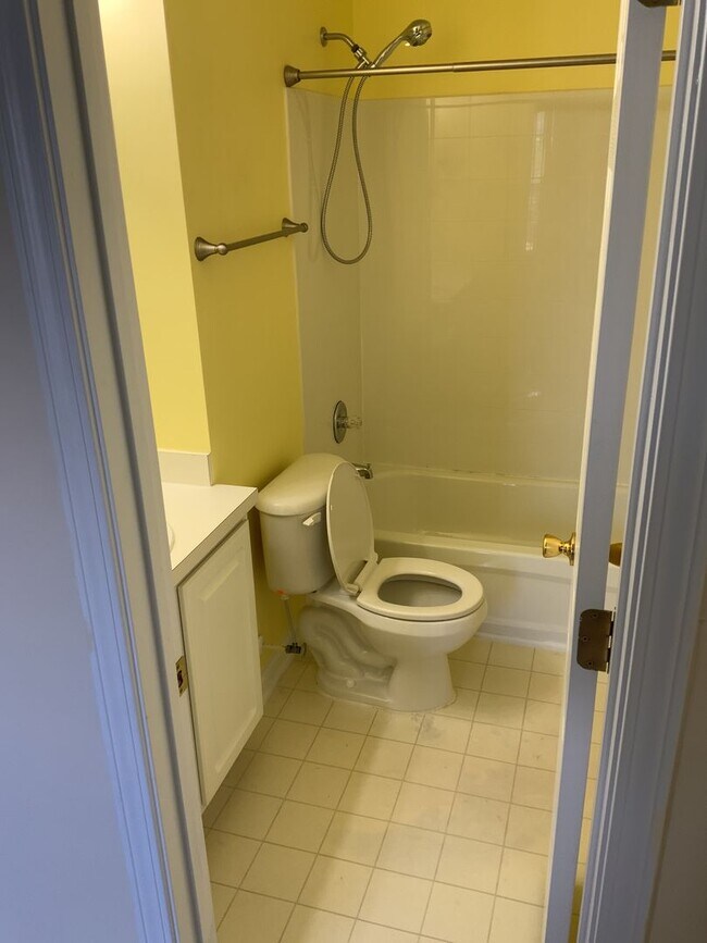 Building Photo - 127 Linville Ct