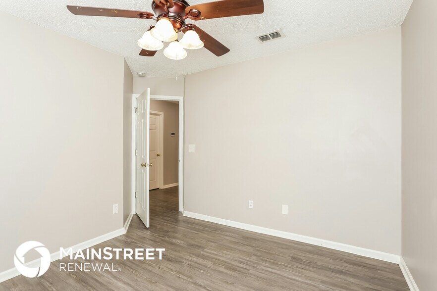 Building Photo - 7405 International Village Dr