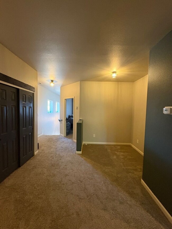 Building Photo - Gated community 2 Bedroom 2 Bath Condo