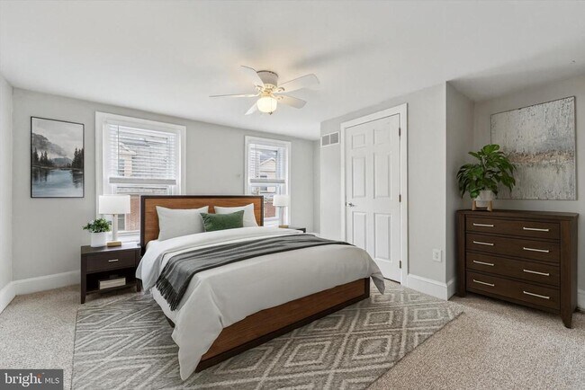 Building Photo - 158 Green Ln