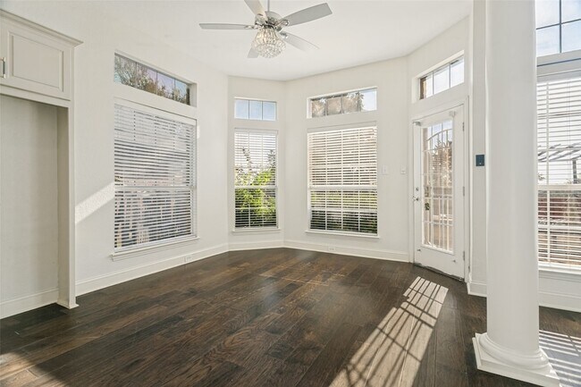 Building Photo - 9028 Bottlebrush Ln