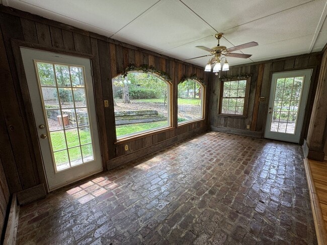 Building Photo - Large 3/2 House off Kingston Hwy- $2,195