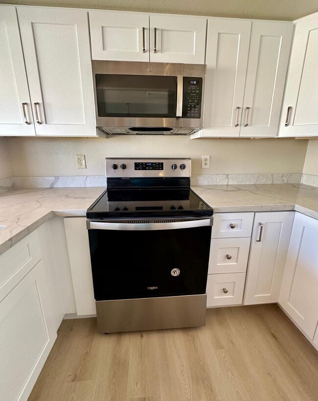 Building Photo - 8878 E Sheena Dr