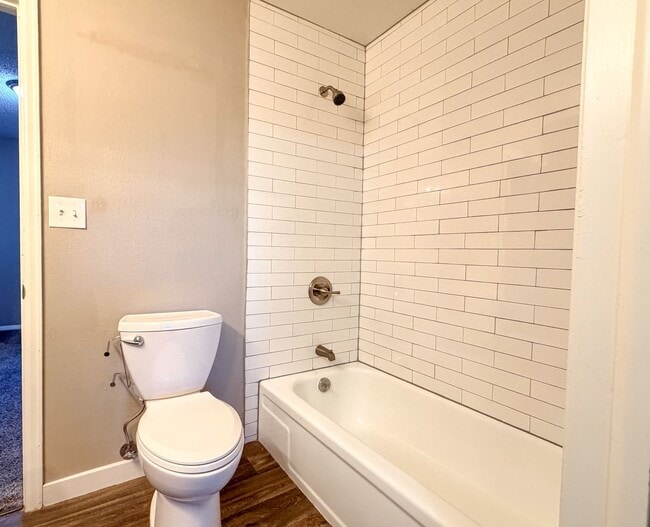 Building Photo - Updated Townhome with Covered Parking!