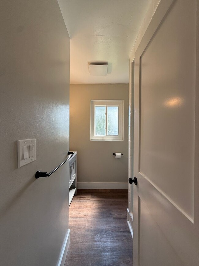 Building Photo - Centrally Located Single Story Updated Home