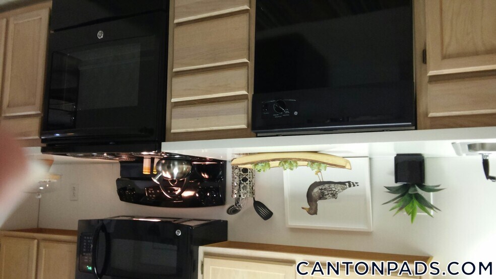 Building Photo - 12 Waterfall Dr