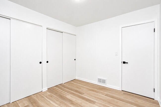 Building Photo - 7777 Ramsgate Cir S