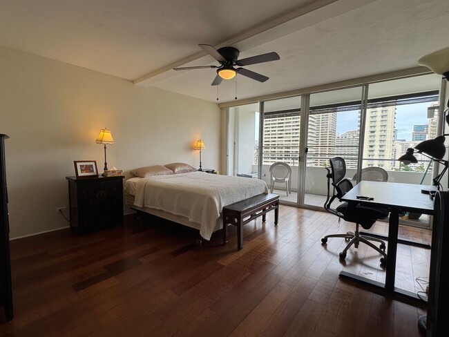 Building Photo - Spacious 2 Bed/2 Bath/2 Lanai Furnished Penthouse Unit at Kaiolu Sunrise