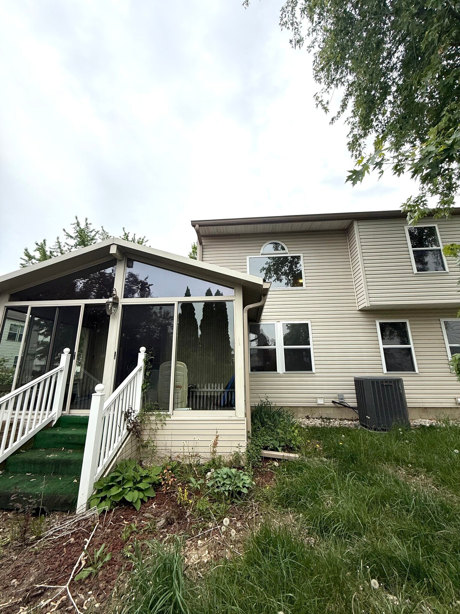 Building Photo - 6370 Bellinger Dr