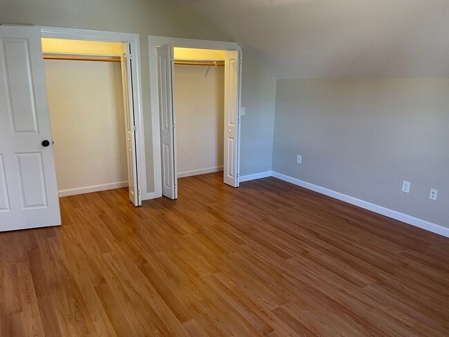 Building Photo - Newly Renovated Townhouse For Rent in Oakland, RI!