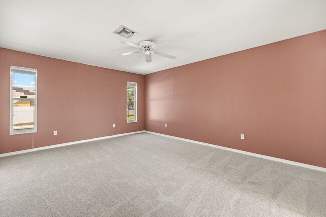 Building Photo - 3 Bed 2 Bath Pool Home