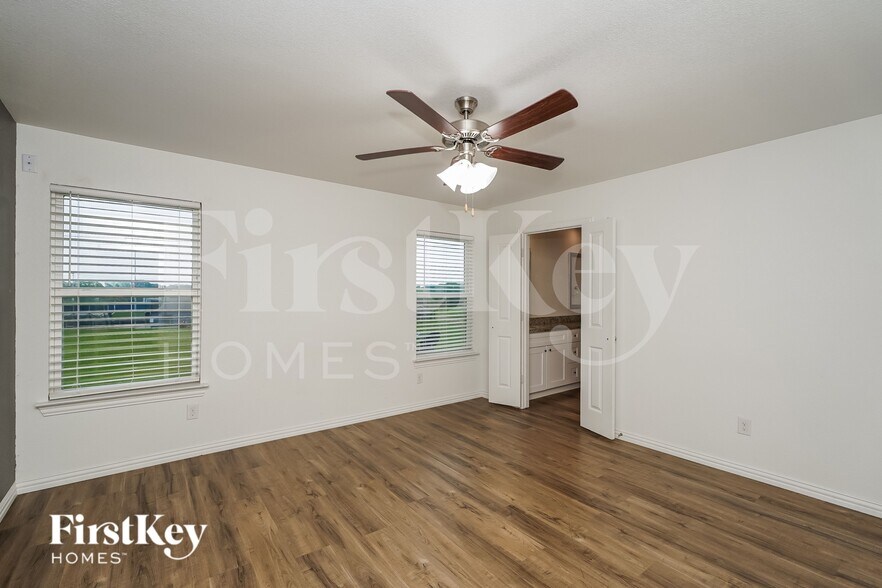 Building Photo - 7340 Parkside Pl Dr