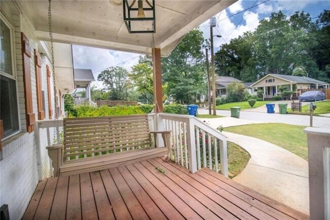 Building Photo - 1329 Plaza Ave SW