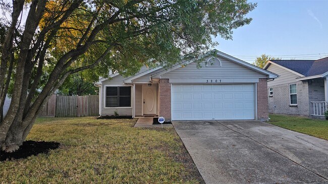 Building Photo - 3207 Lightstar Dr