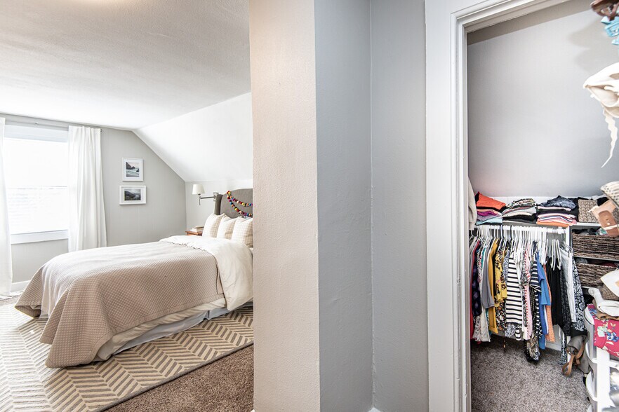 Building Photo - 1014 E Pearson St